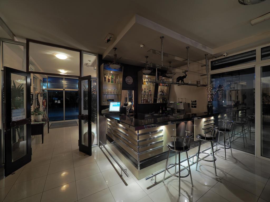 Garni Hotel Oasis Belgrad Exterior foto