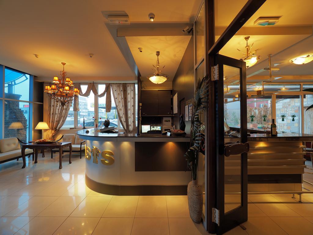 Garni Hotel Oasis Belgrad Exterior foto