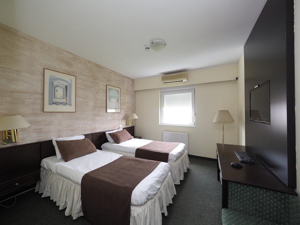 Garni Hotel Oasis Belgrad Exterior foto
