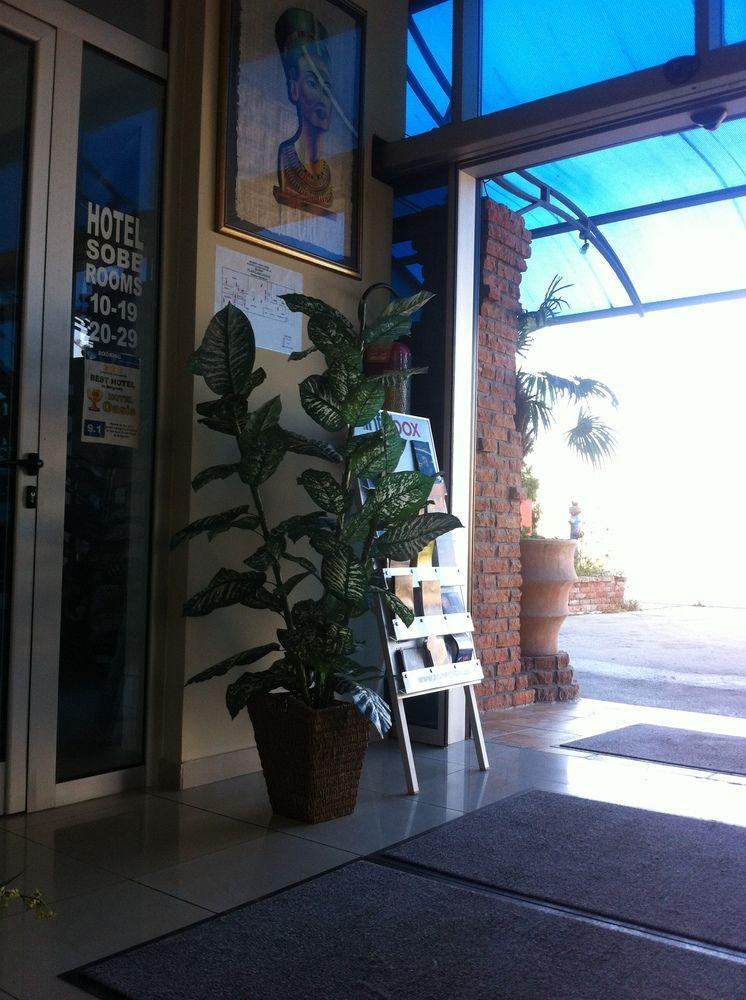Garni Hotel Oasis Belgrad Exterior foto
