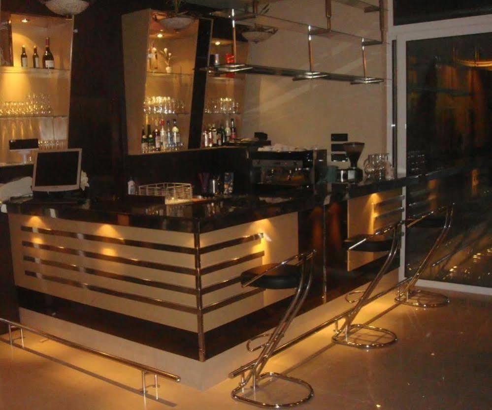 Garni Hotel Oasis Belgrad Exterior foto