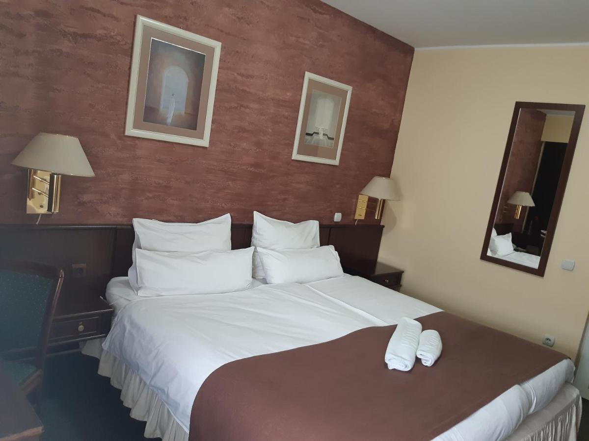 Garni Hotel Oasis Belgrad Exterior foto